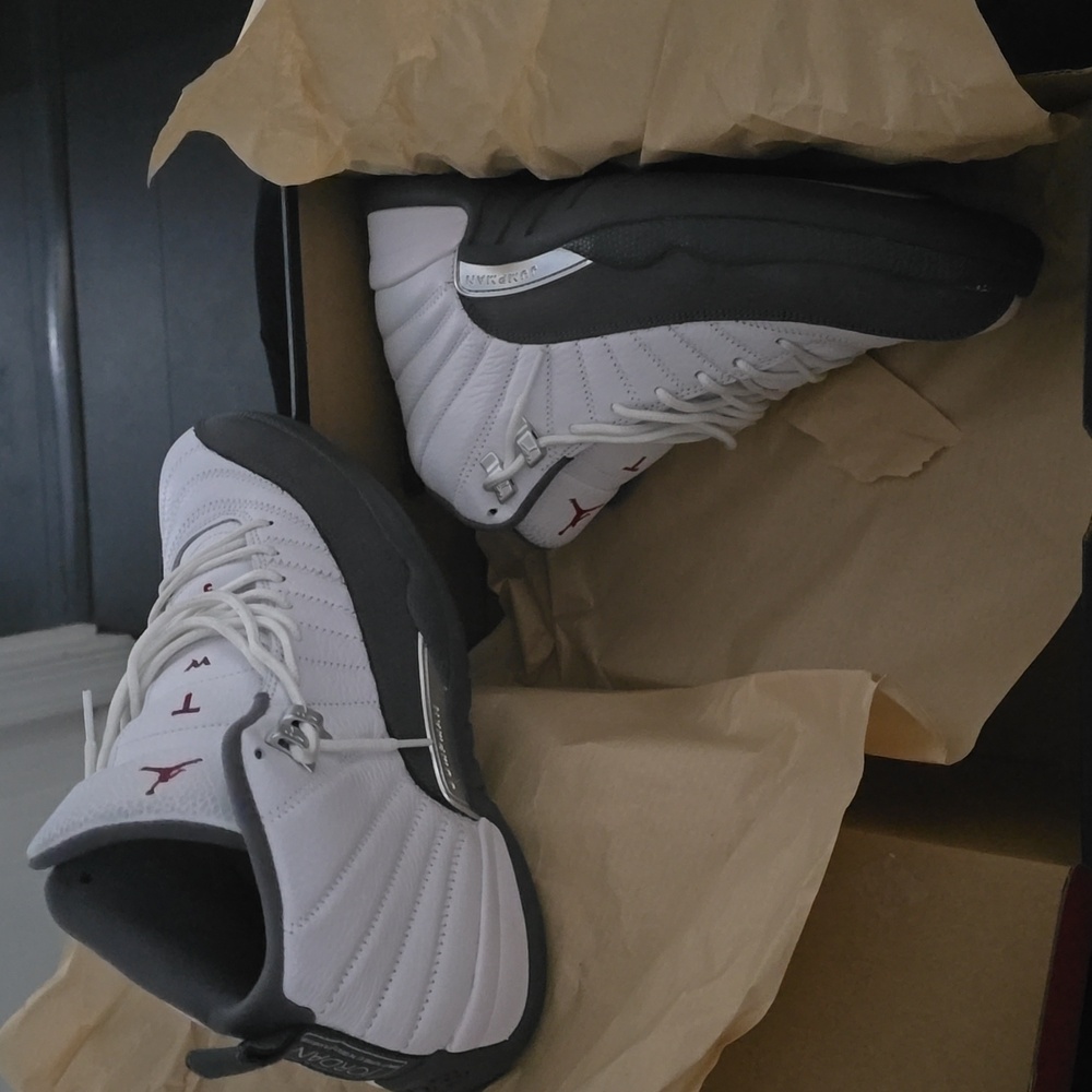 Jordan retro 12 wolf grey